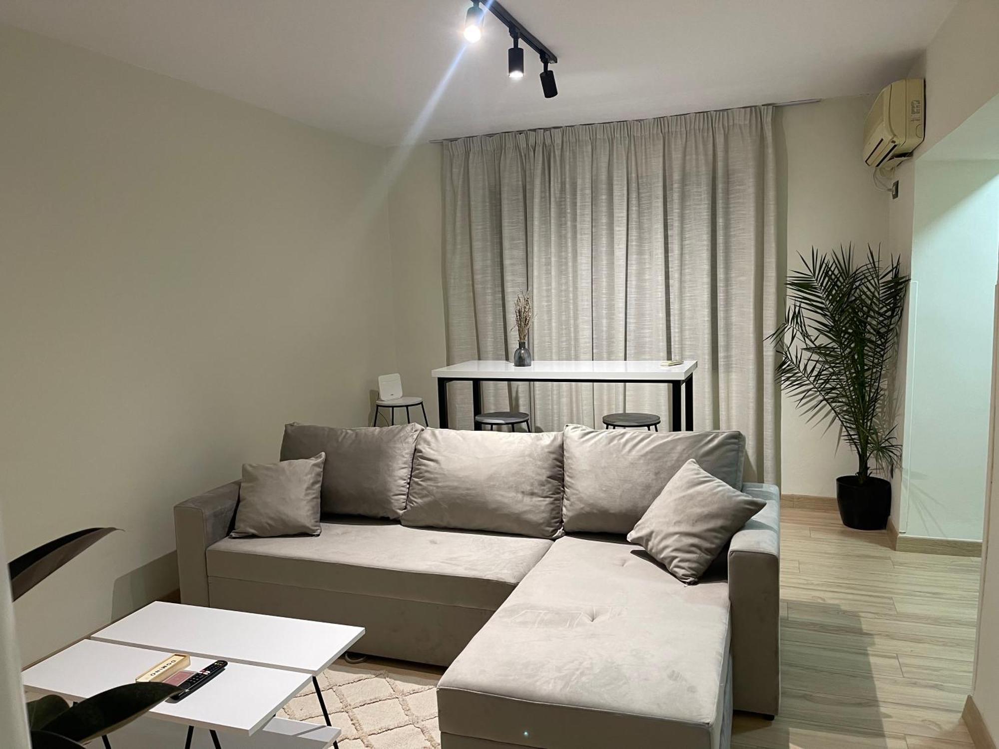 White Apartment, In The Center Of ティラナ エクステリア 写真