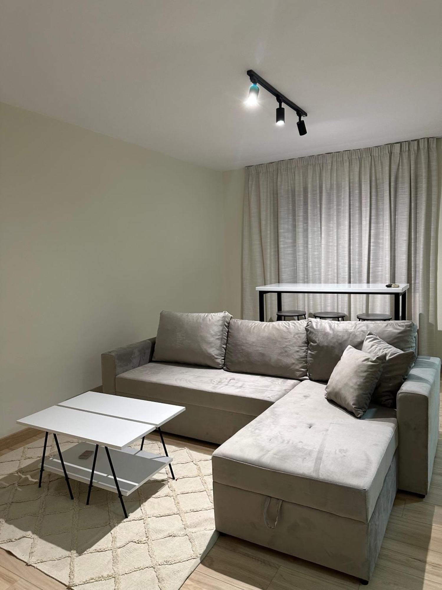 White Apartment, In The Center Of ティラナ エクステリア 写真