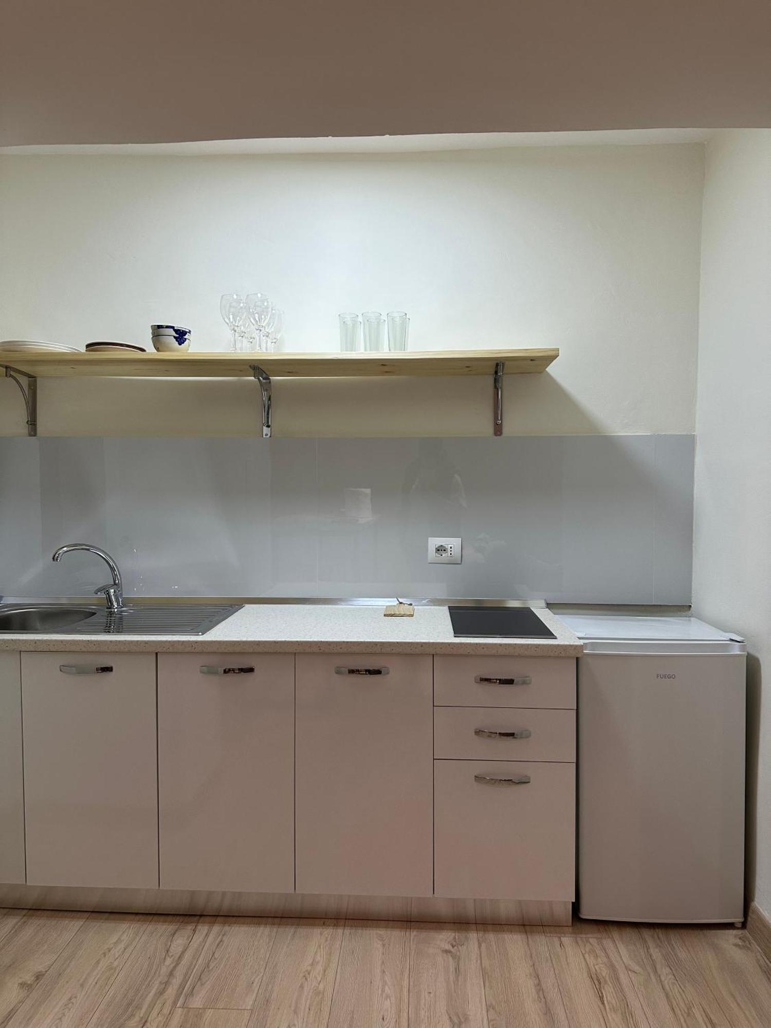 White Apartment, In The Center Of ティラナ エクステリア 写真